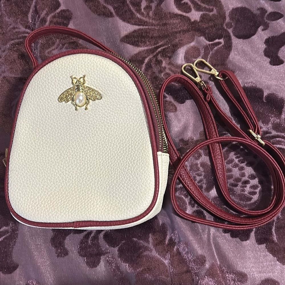 Pearl Bee crossbody